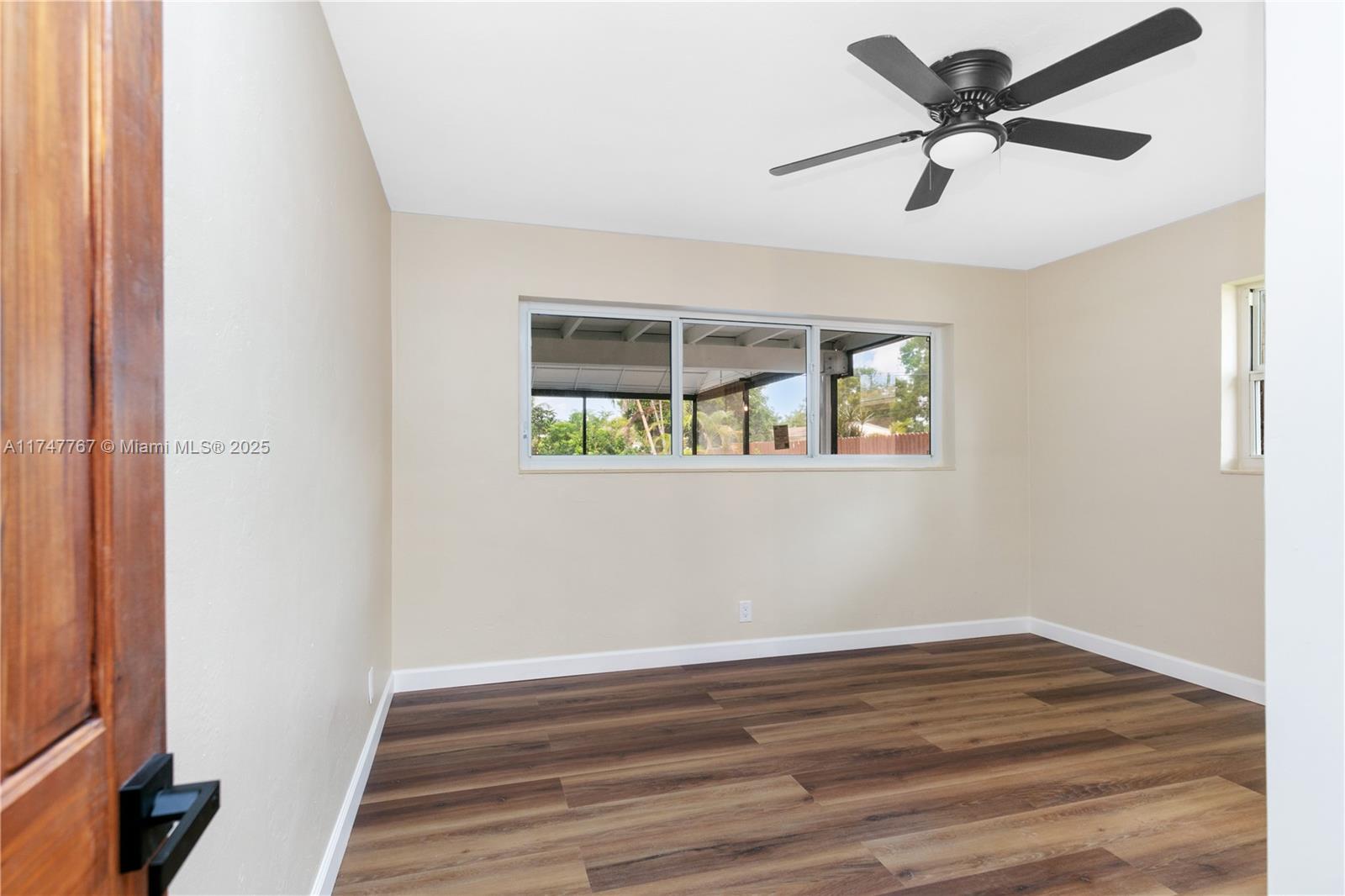 HOLLYWOOD HOMESITES HIGH - Residential Lease