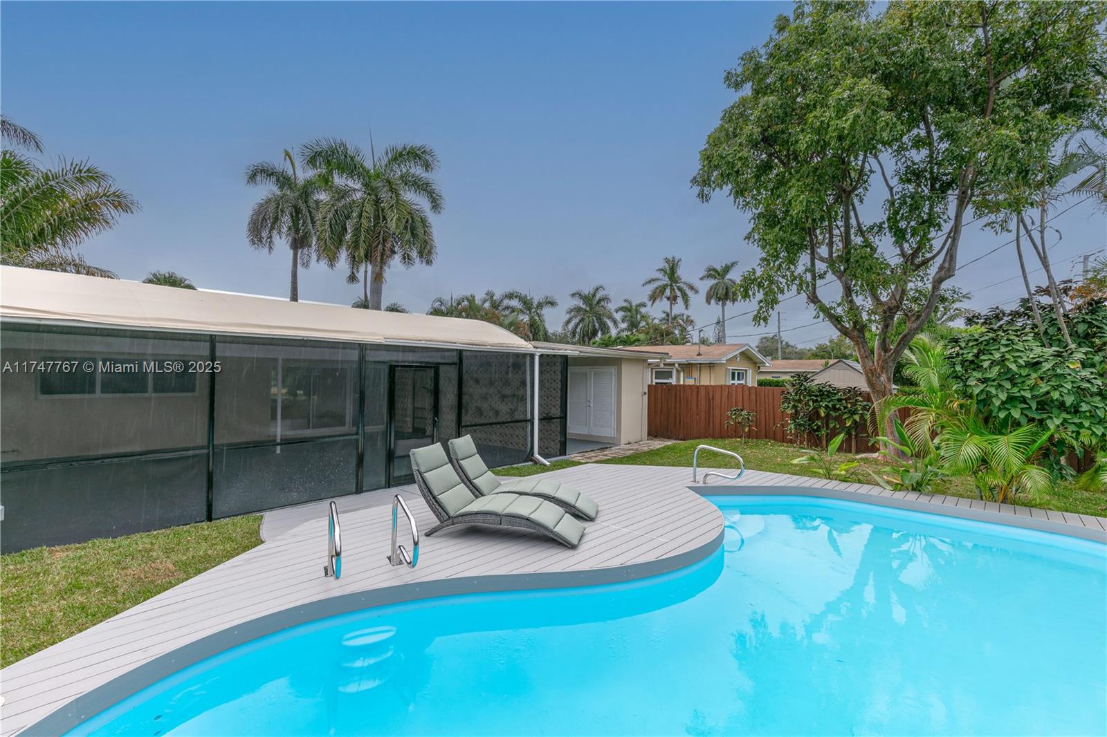 HOLLYWOOD HOMESITES HIGH - Residential Lease