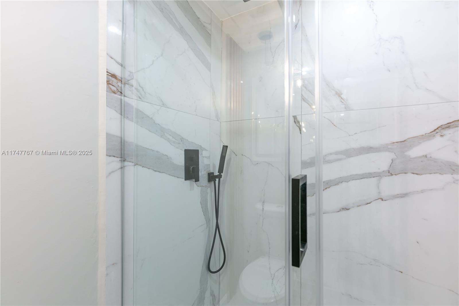 HOLLYWOOD HOMESITES HIGH - Residential Lease