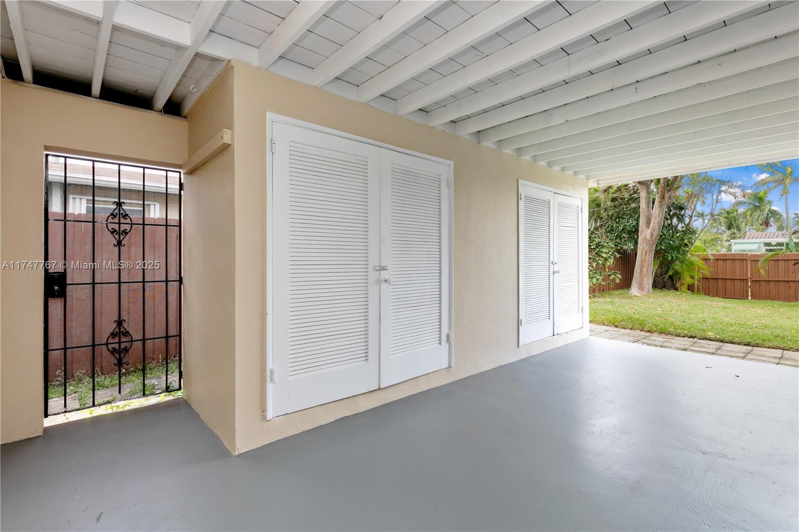 HOLLYWOOD HOMESITES HIGH - Residential Lease