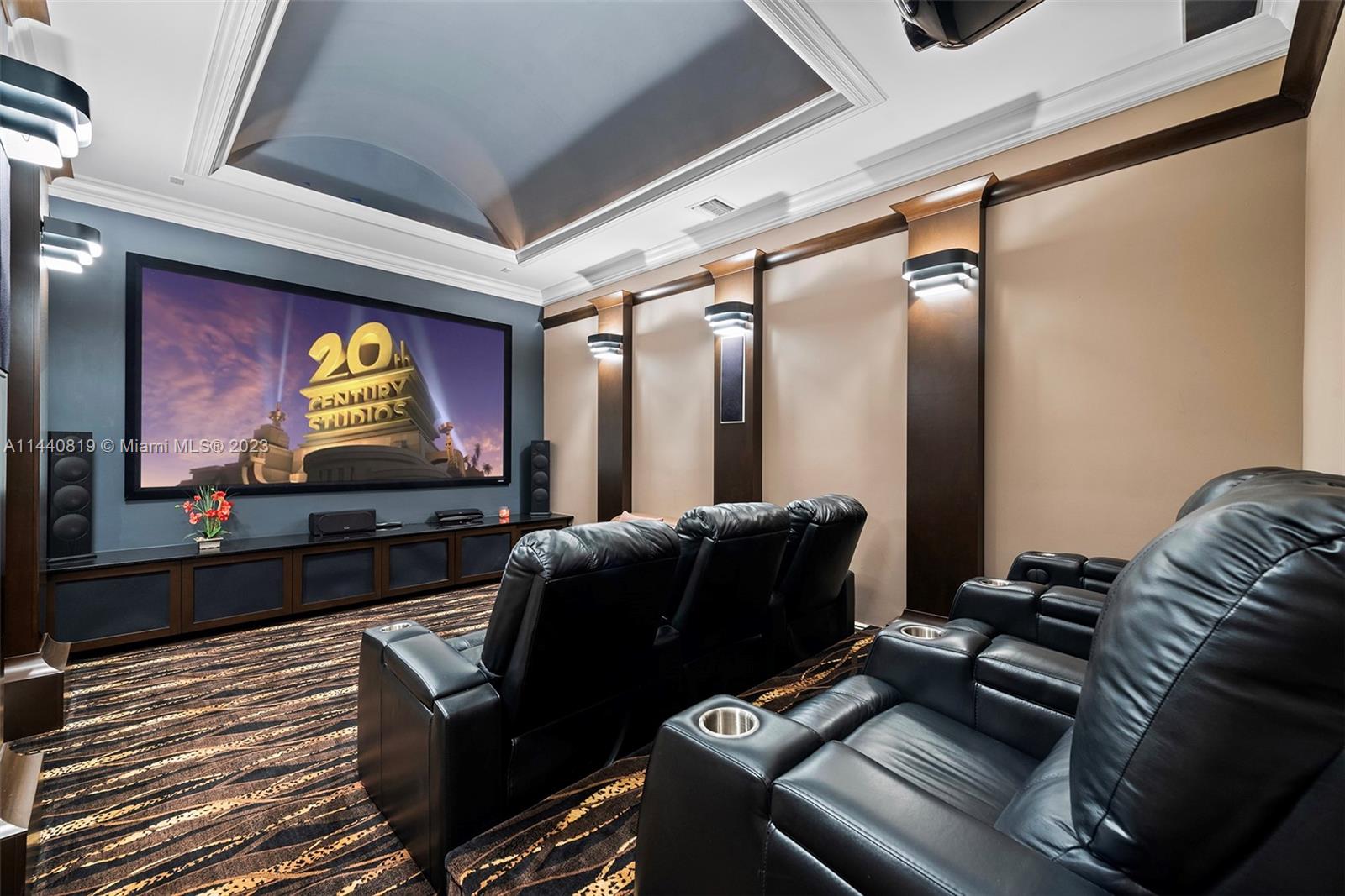 TROPIC ISLE 2ND SEC - Residential