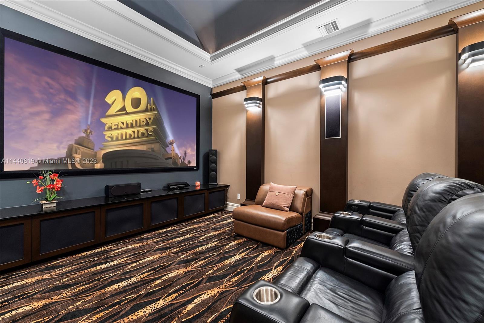 TROPIC ISLE 2ND SEC - Residential