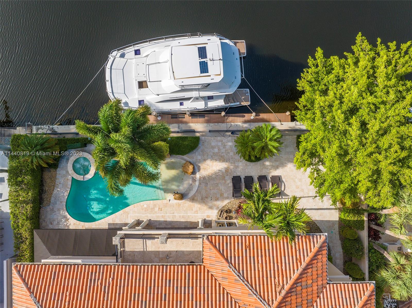 TROPIC ISLE 2ND SEC - Residential