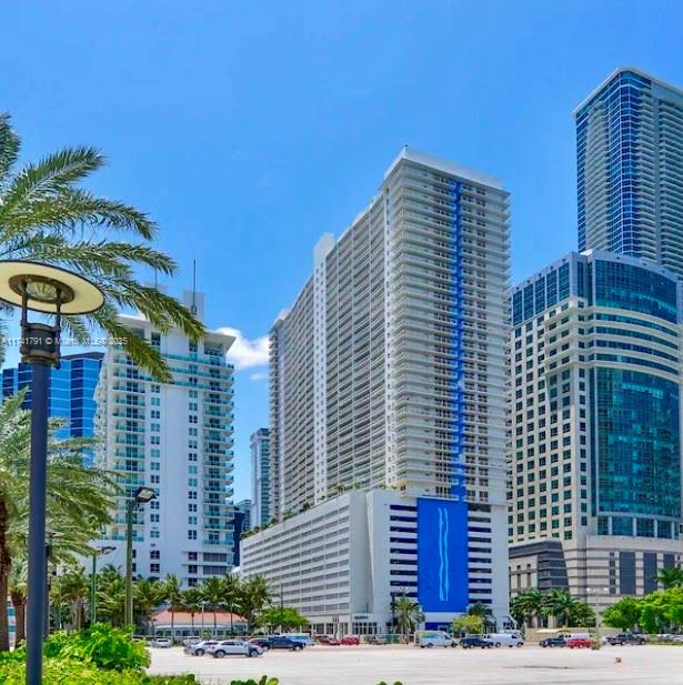 Property for Sale at 1200 Brickell Bay Dr 1507, Miami, Broward County, Florida - Bedrooms: 1 
Bathrooms: 1  - $452,750