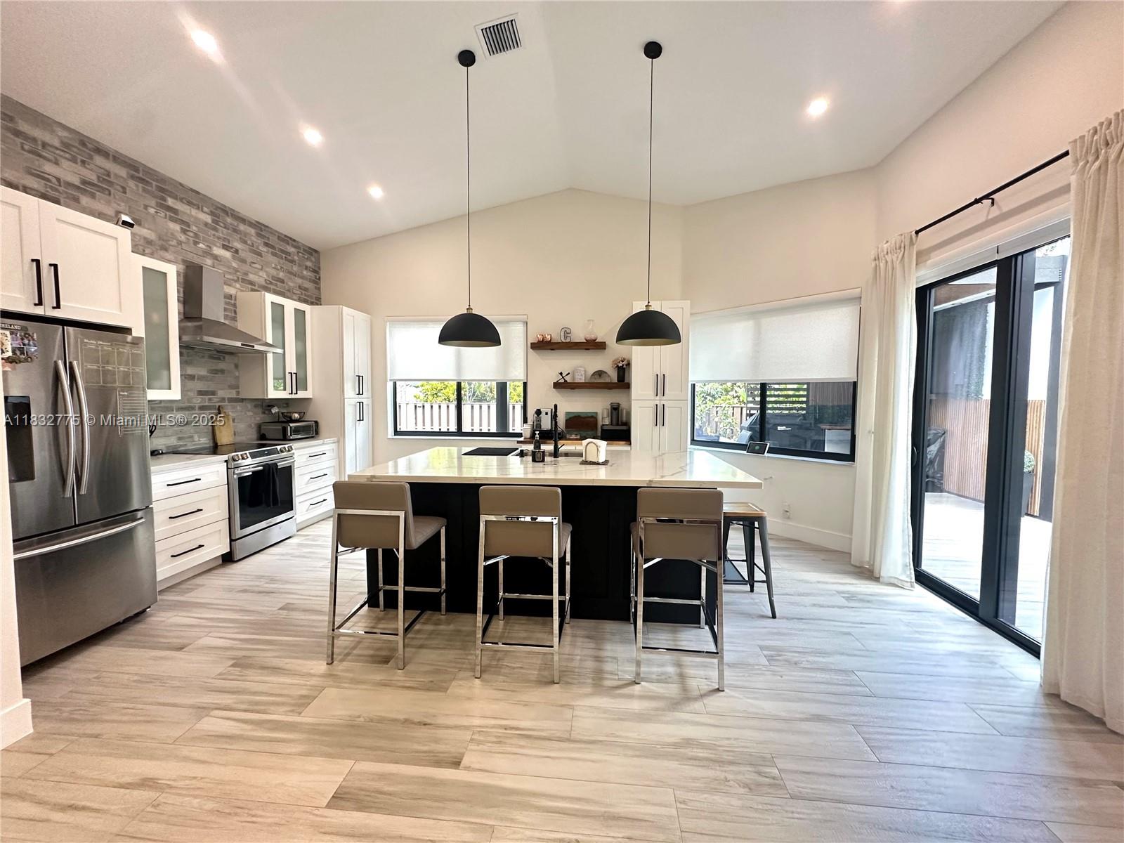 1261 NW 103rd Ave