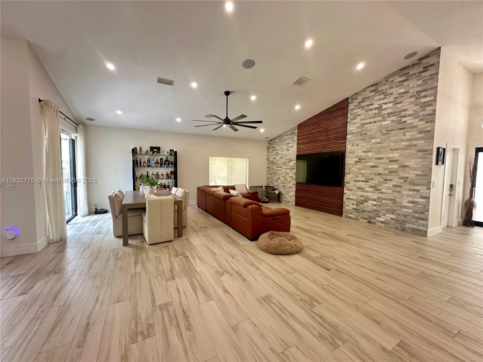 1261 NW 103rd Ave