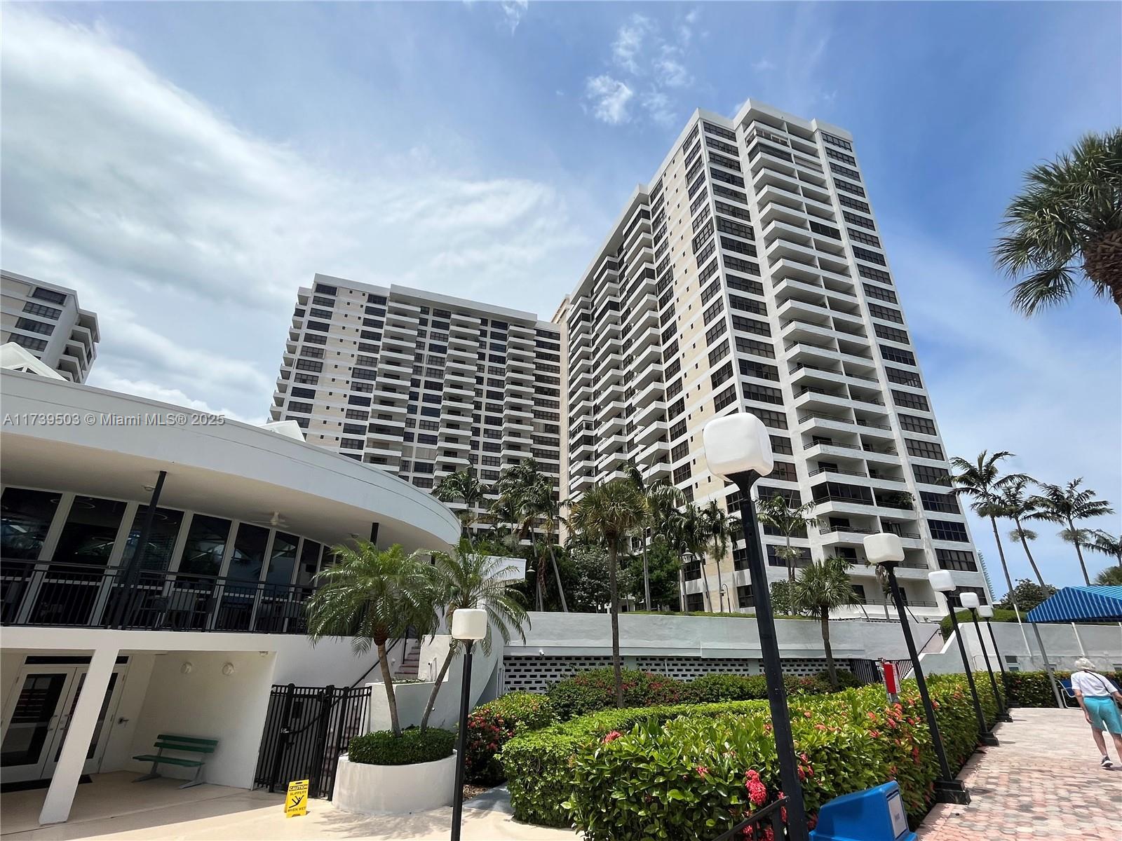 Property for Sale at 2500 Parkview Dr 1618, Hallandale Beach, Broward County, Florida - Bedrooms: 2 
Bathrooms: 2  - $319,850