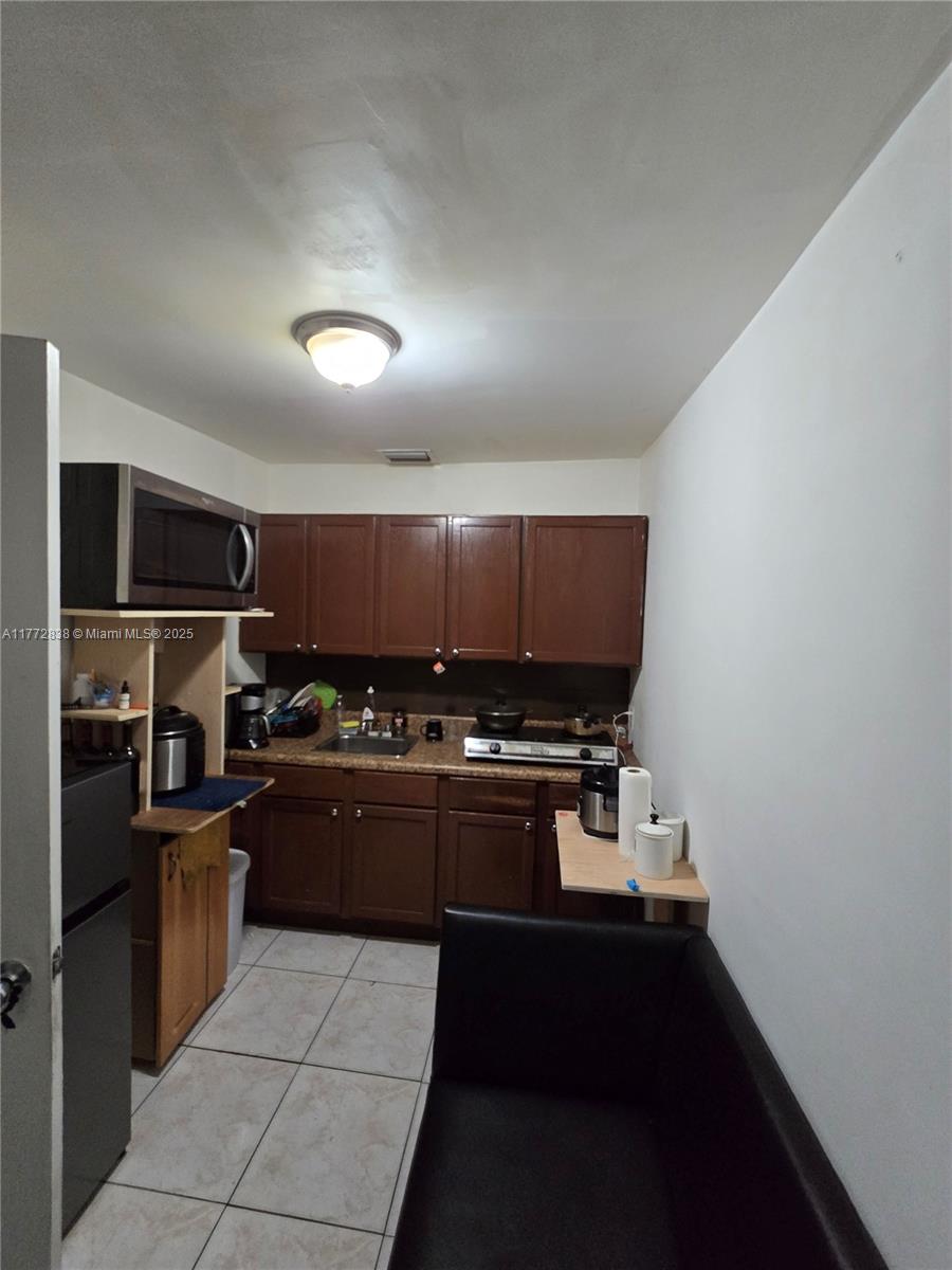 1940 W 63rd St 3, Hialeah, Miami-Dade County, Florida - 1 Bedrooms  
1 Bathrooms - 