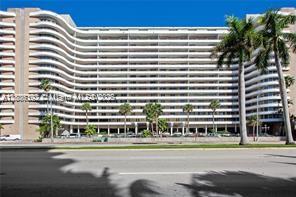 5555 Collins Ave 14U