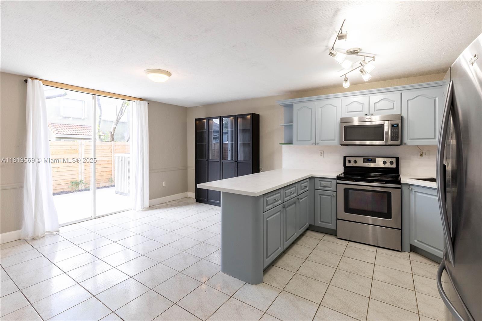 BRISTOL POINTE - Residential