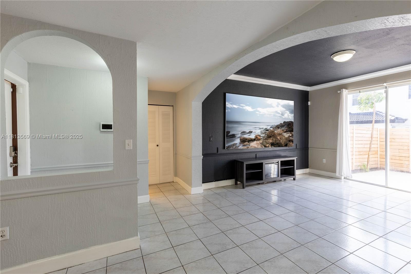 BRISTOL POINTE - Residential