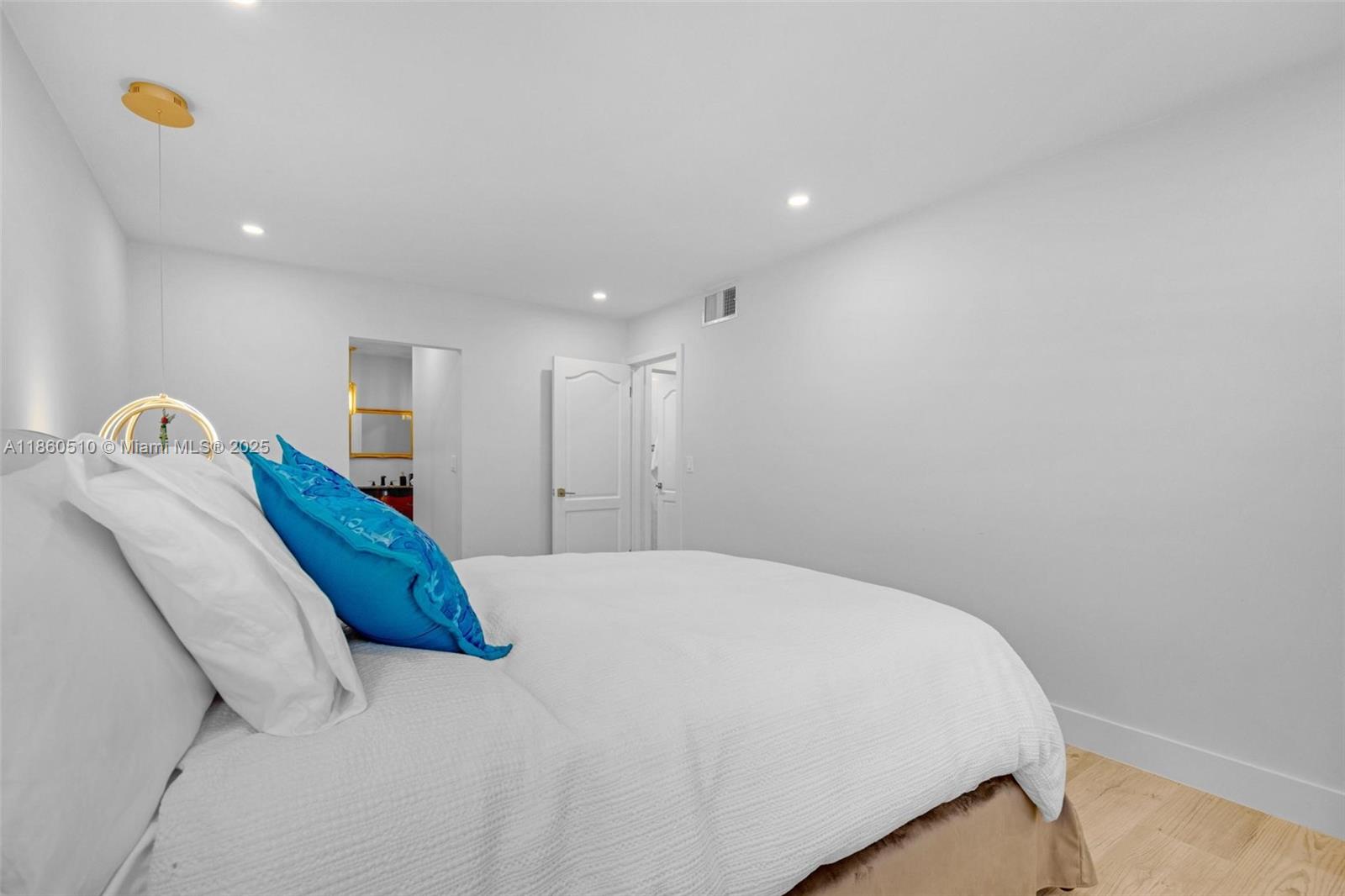 CYPRESS CLUB CONDO - Residential Lease