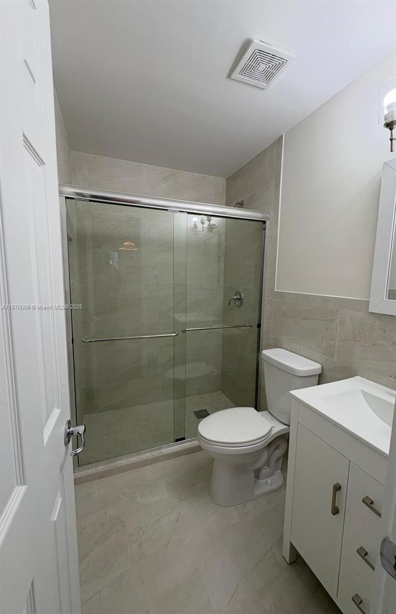 PORT LARGO - Residential Lease