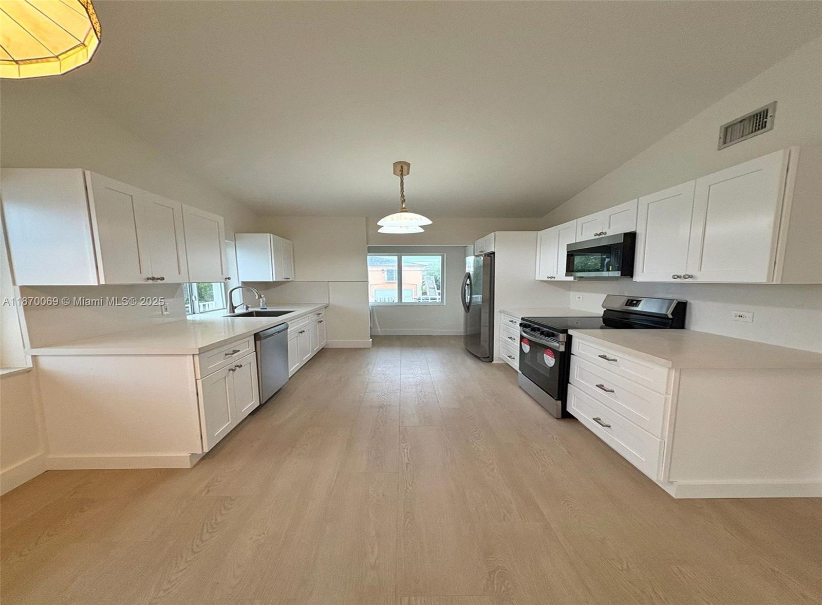 PORT LARGO - Residential Lease