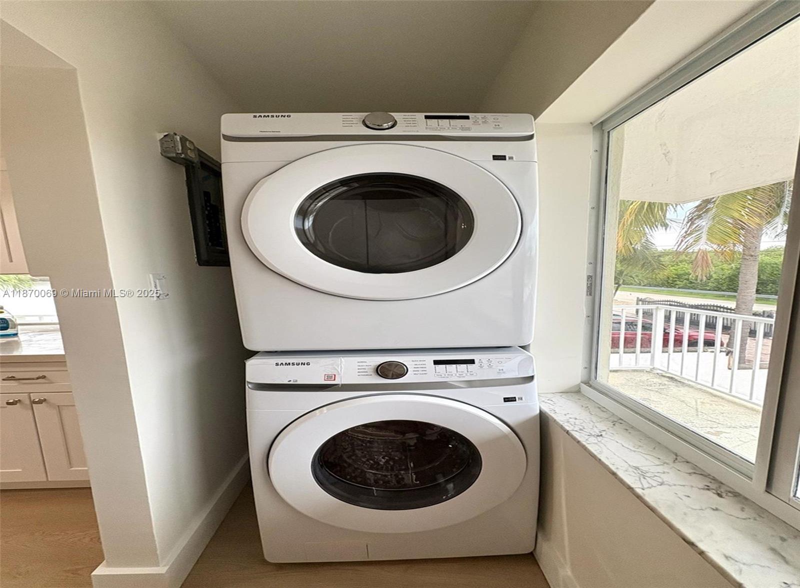 PORT LARGO - Residential Lease