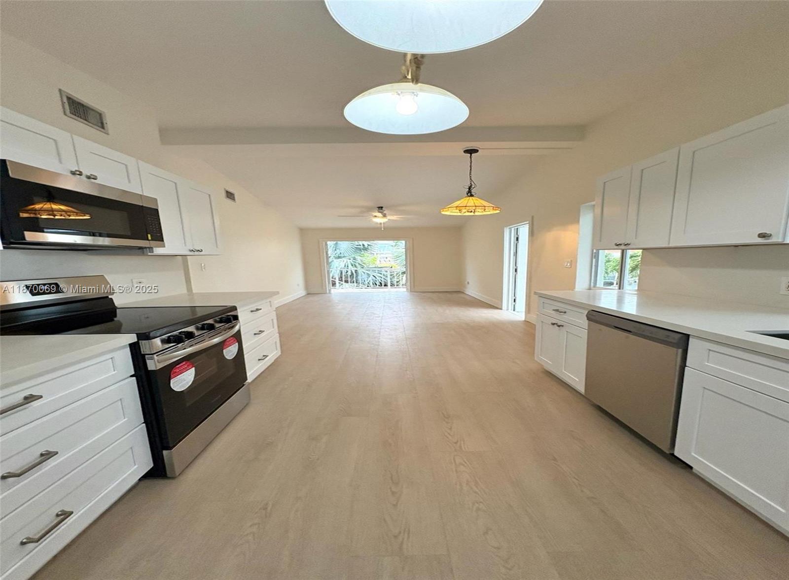 PORT LARGO - Residential Lease