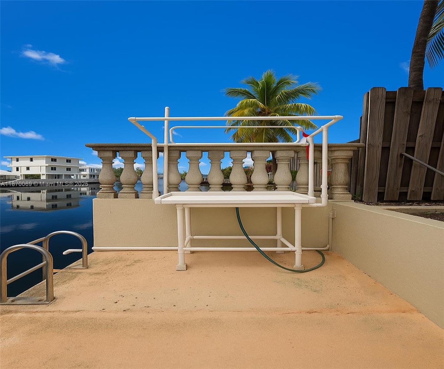 PORT LARGO - Residential Lease