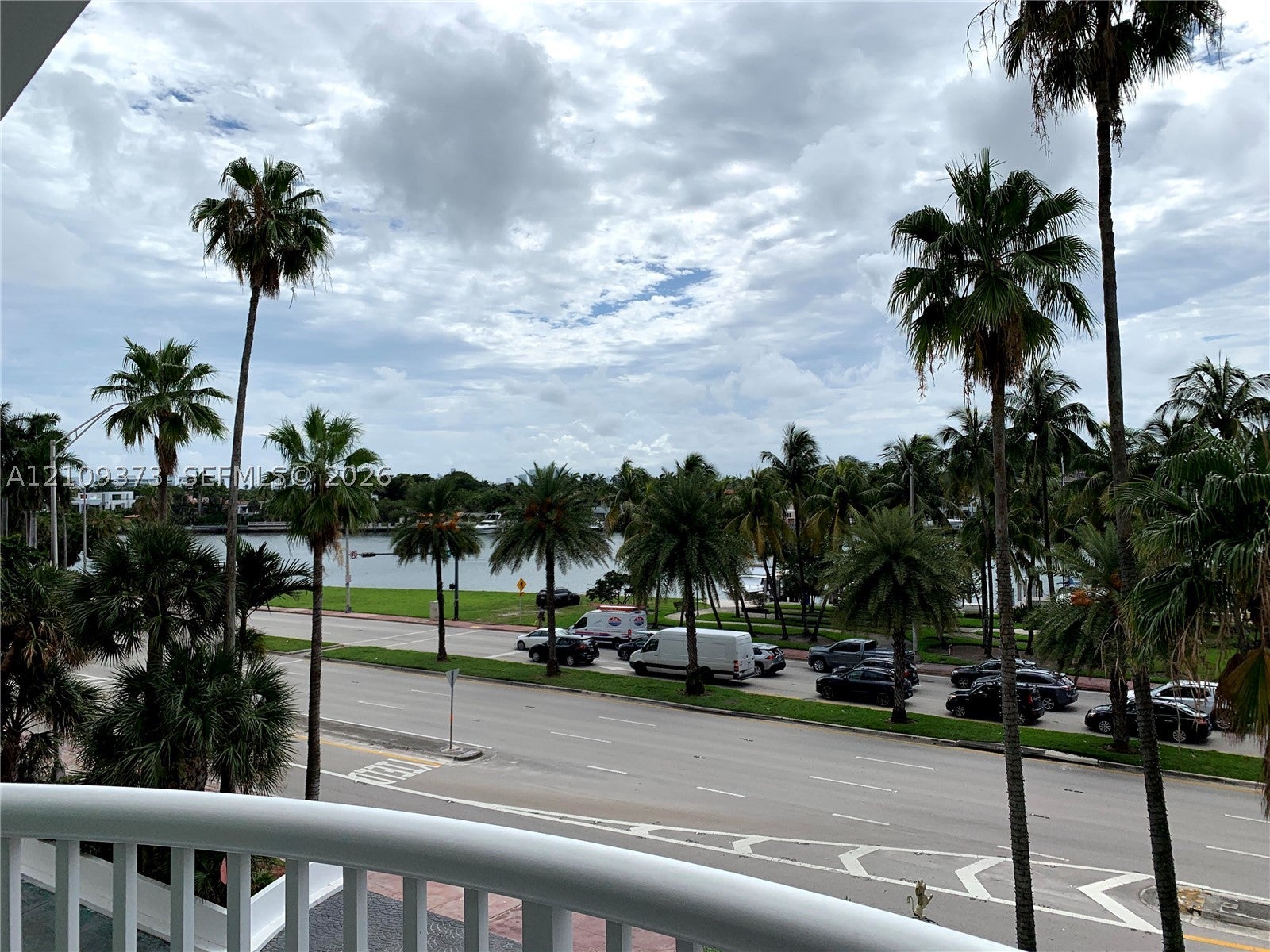 5401 Collins Ave 131