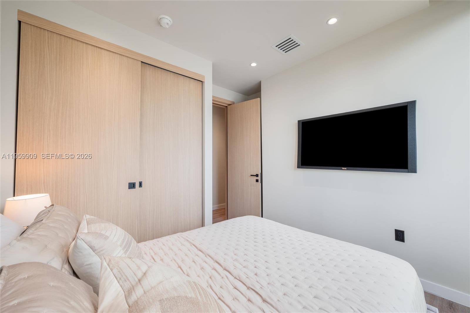 AMND MIAMI SUBURBAN ACRES - Residential