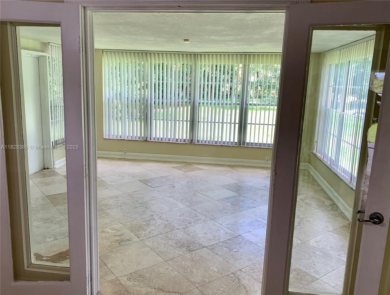 LAUDERDALE LITTLE RANCHES - Residential