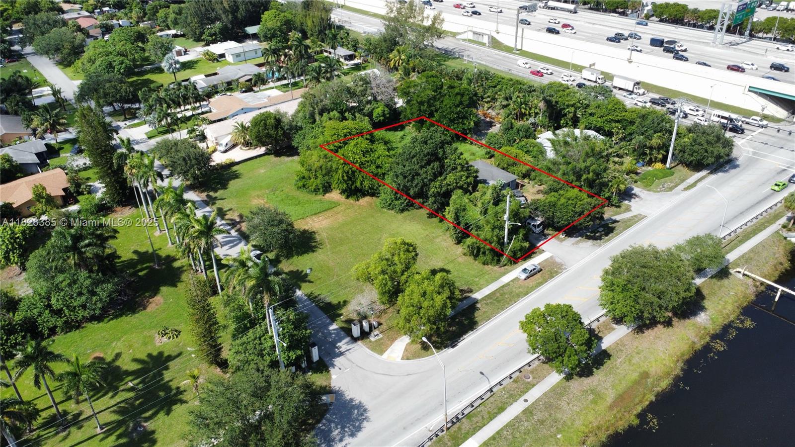 LAUDERDALE LITTLE RANCHES - Residential