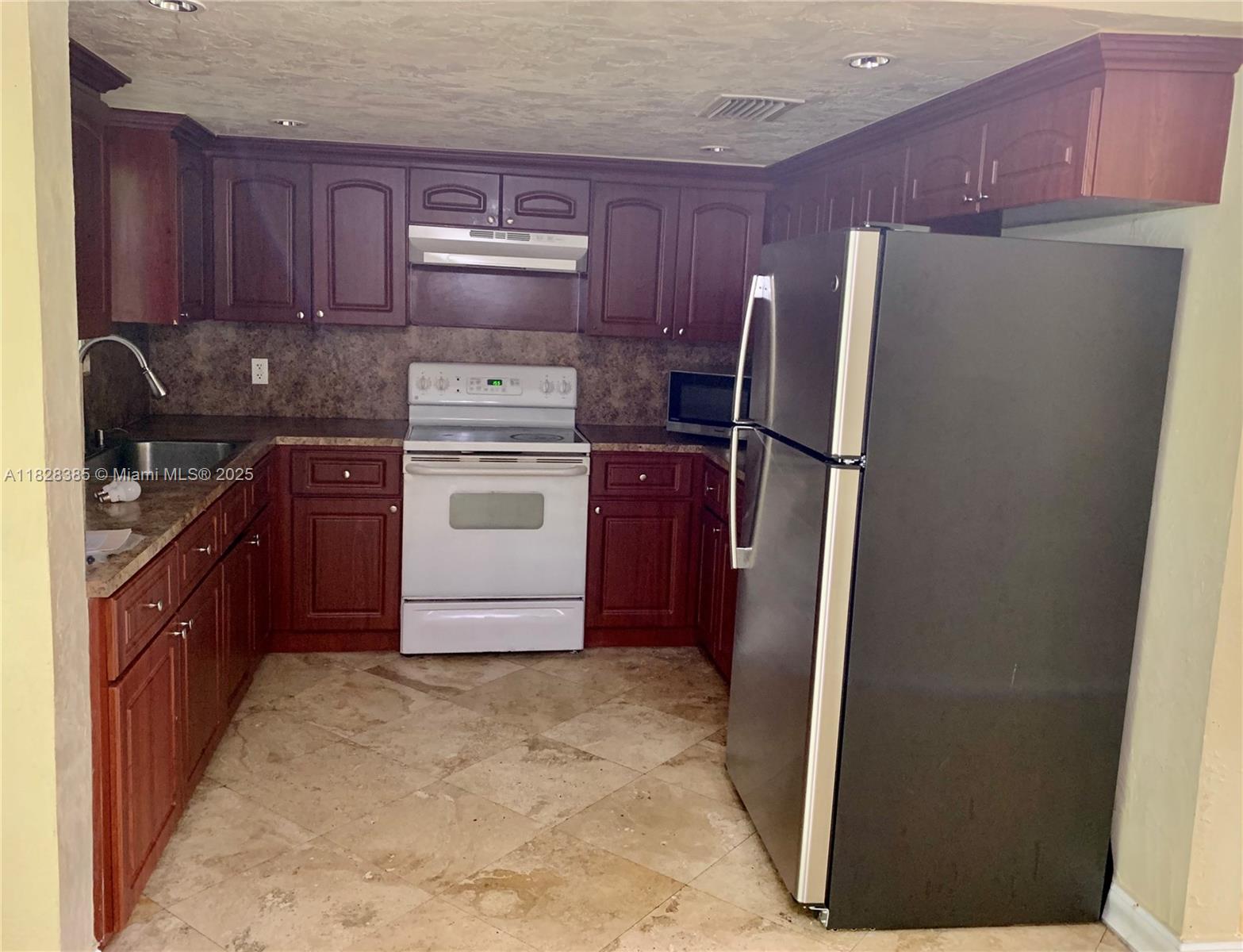 LAUDERDALE LITTLE RANCHES - Residential