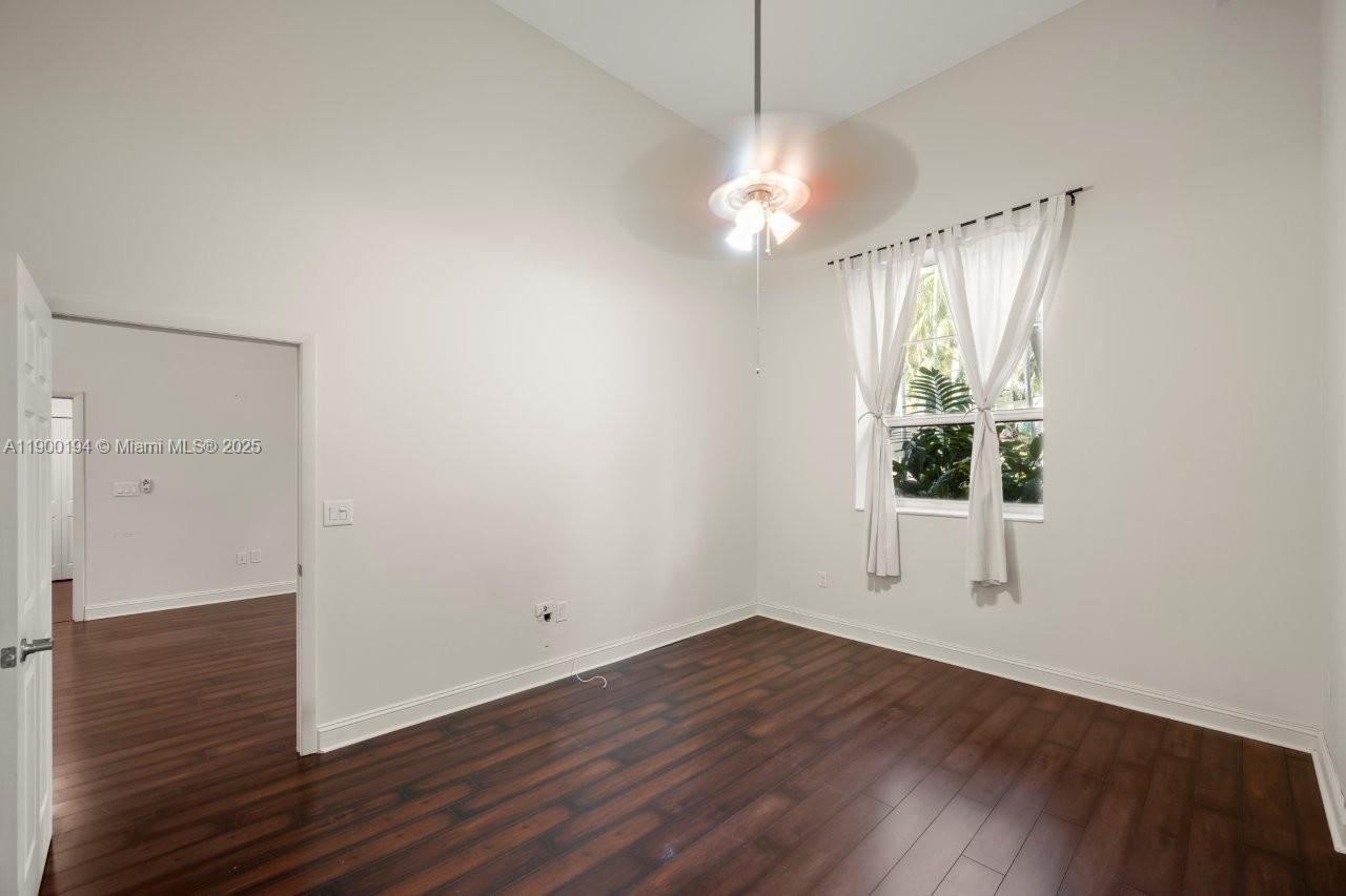 VERANDA CONDO - Residential Lease