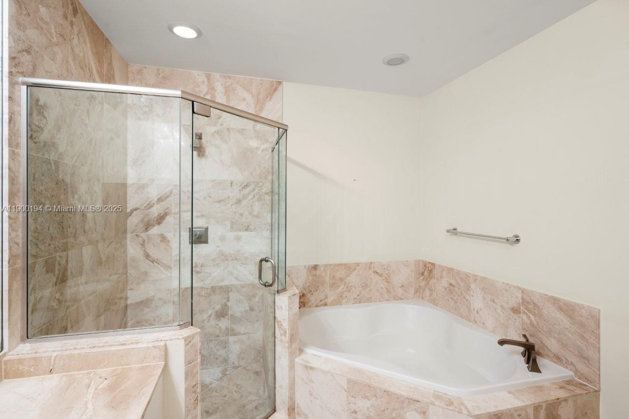 VERANDA CONDO - Residential Lease