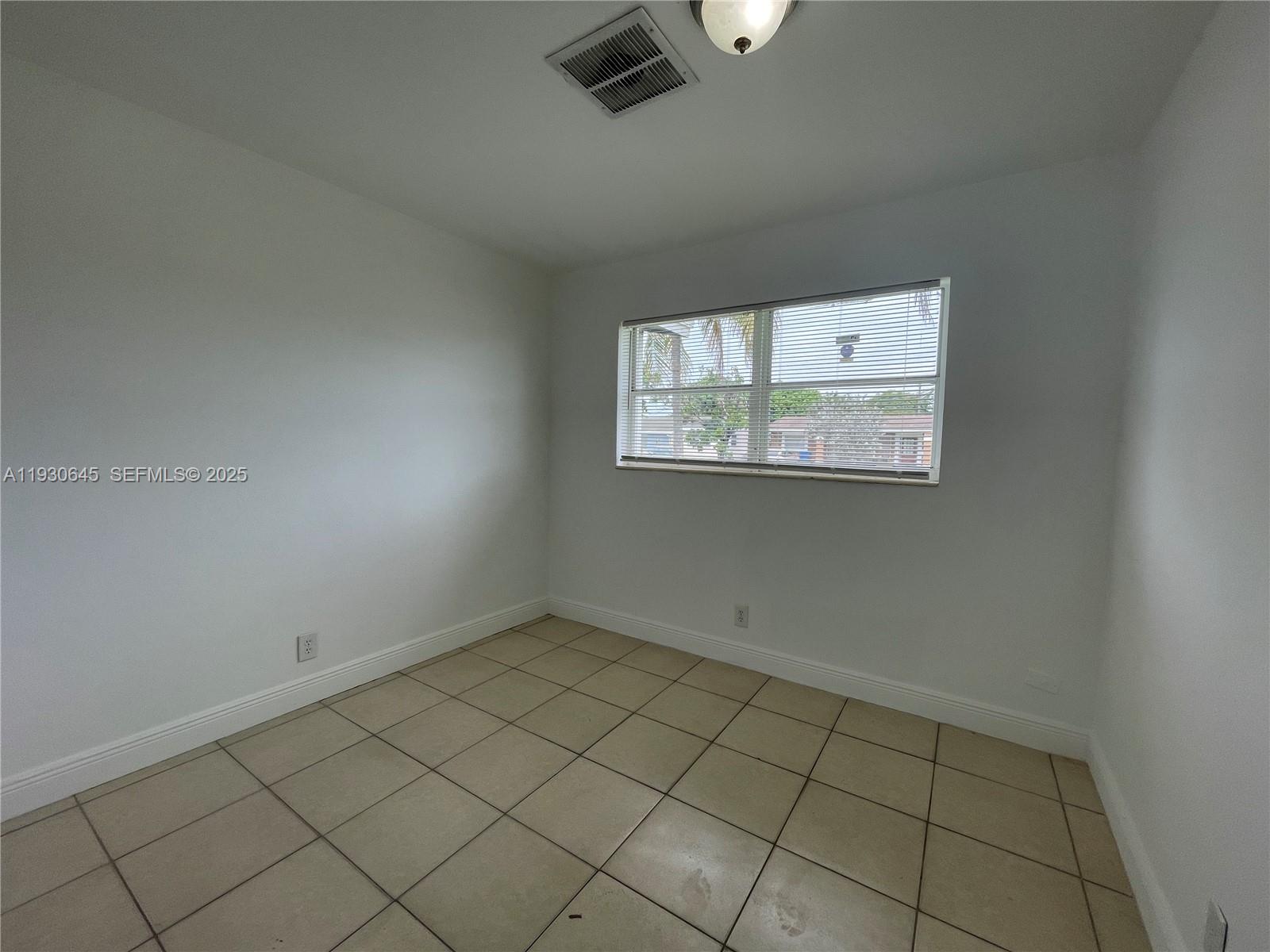 SUNRISE GOLF VILLAGE SEC - Residential Lease