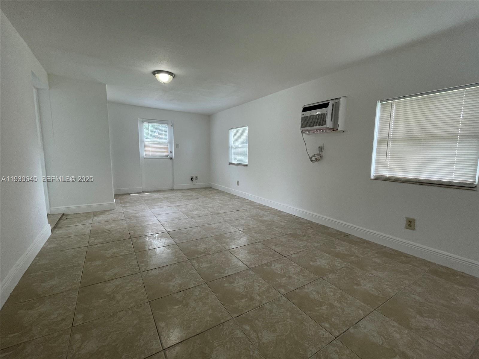 SUNRISE GOLF VILLAGE SEC - Residential Lease