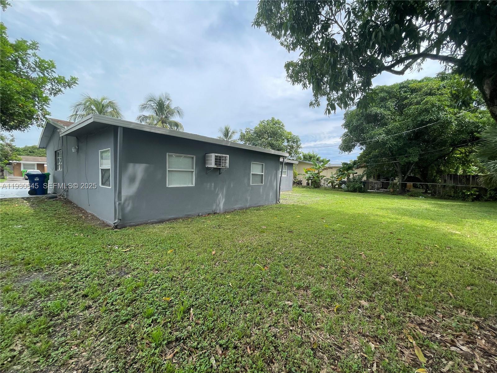 SUNRISE GOLF VILLAGE SEC - Residential Lease