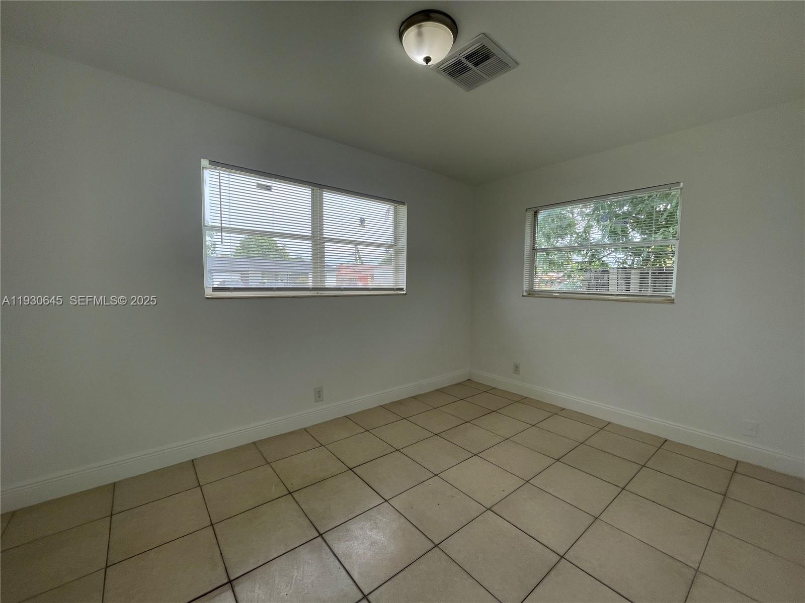 SUNRISE GOLF VILLAGE SEC - Residential Lease