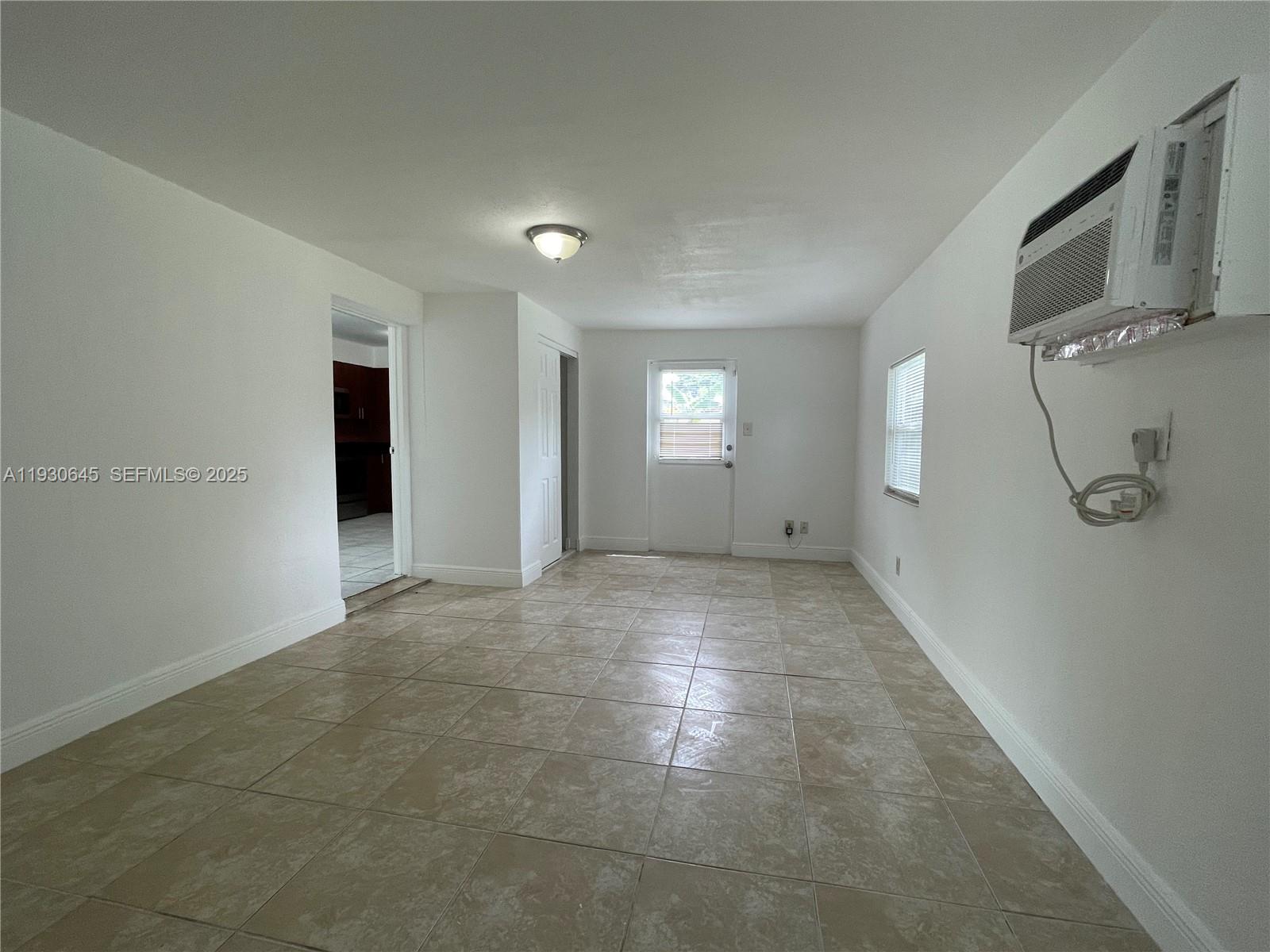 SUNRISE GOLF VILLAGE SEC - Residential Lease