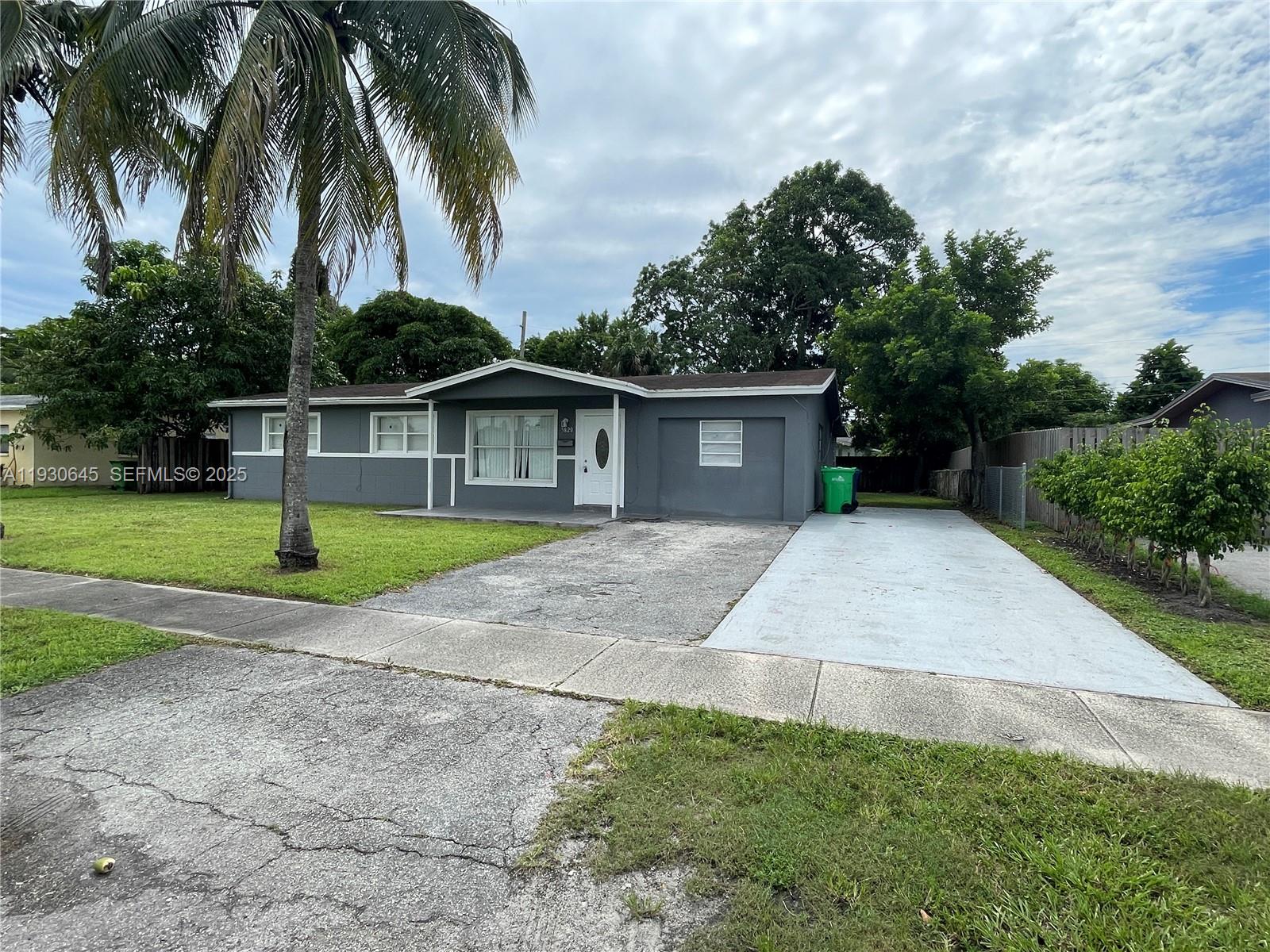 SUNRISE GOLF VILLAGE SEC - Residential Lease