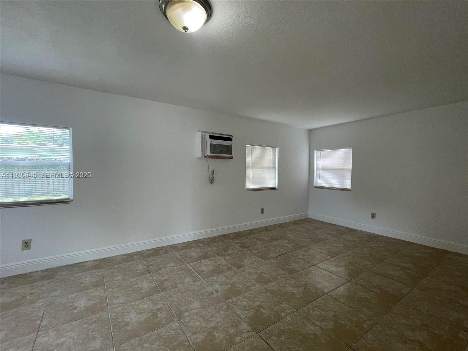 SUNRISE GOLF VILLAGE SEC - Residential Lease