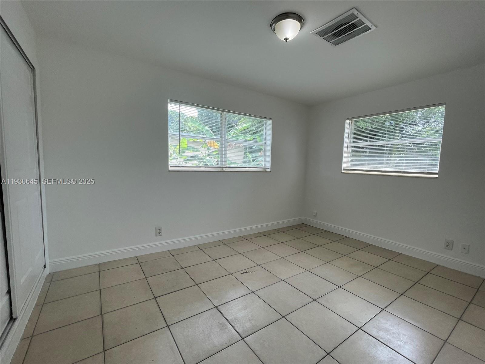 SUNRISE GOLF VILLAGE SEC - Residential Lease