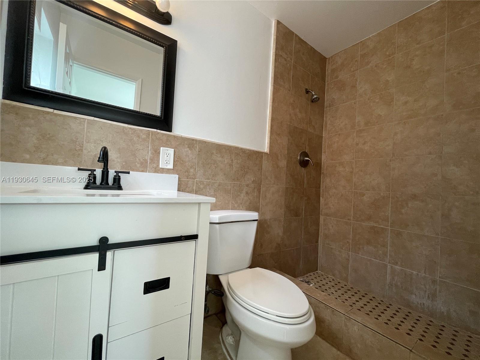 SUNRISE GOLF VILLAGE SEC - Residential Lease