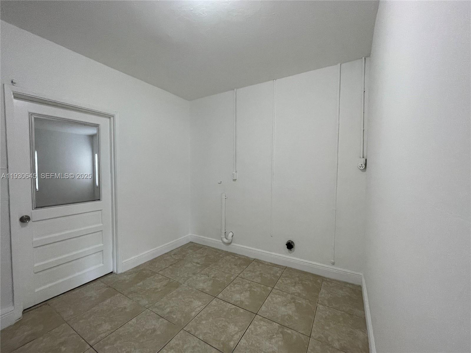 SUNRISE GOLF VILLAGE SEC - Residential Lease