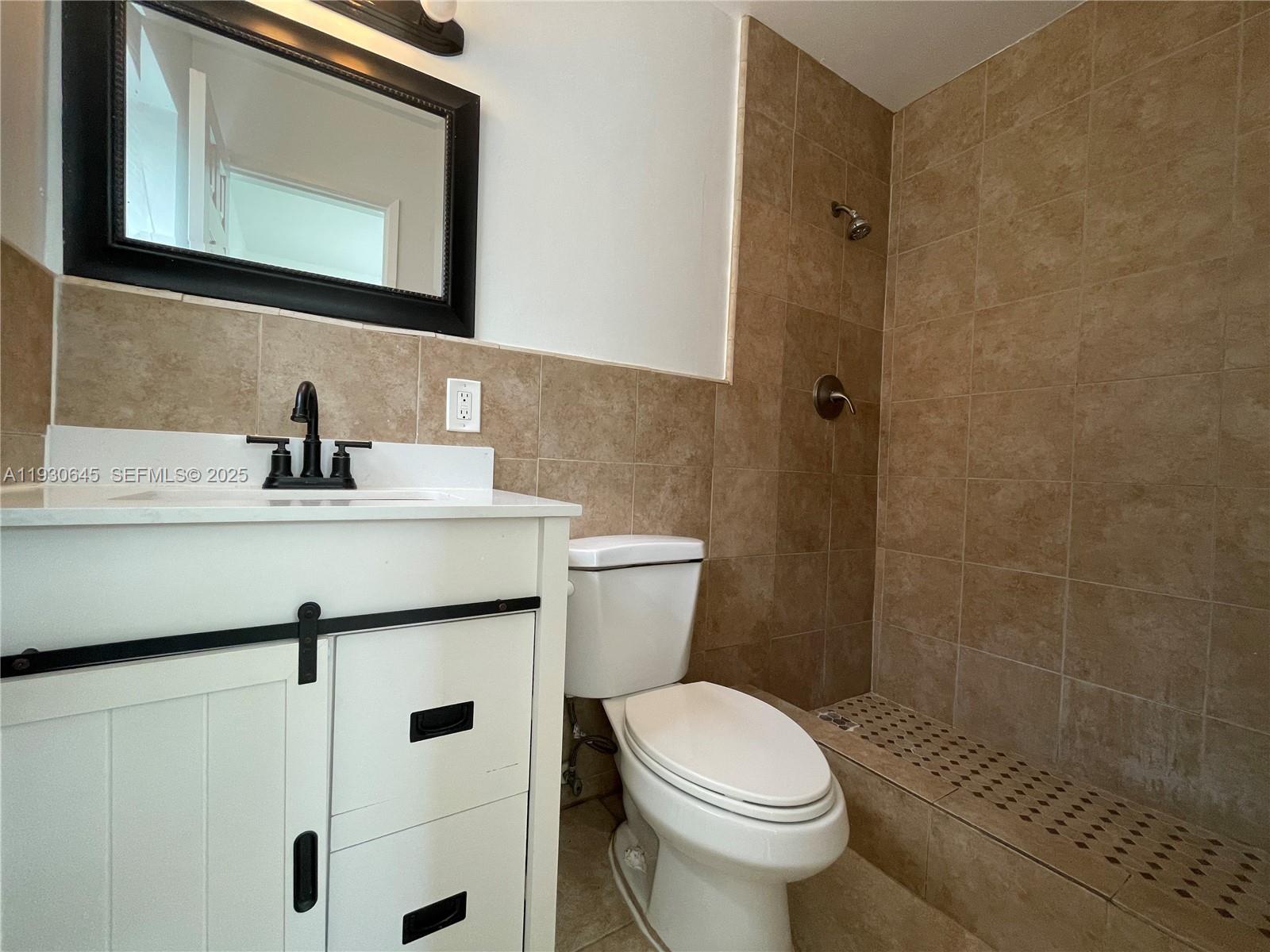 SUNRISE GOLF VILLAGE SEC - Residential Lease