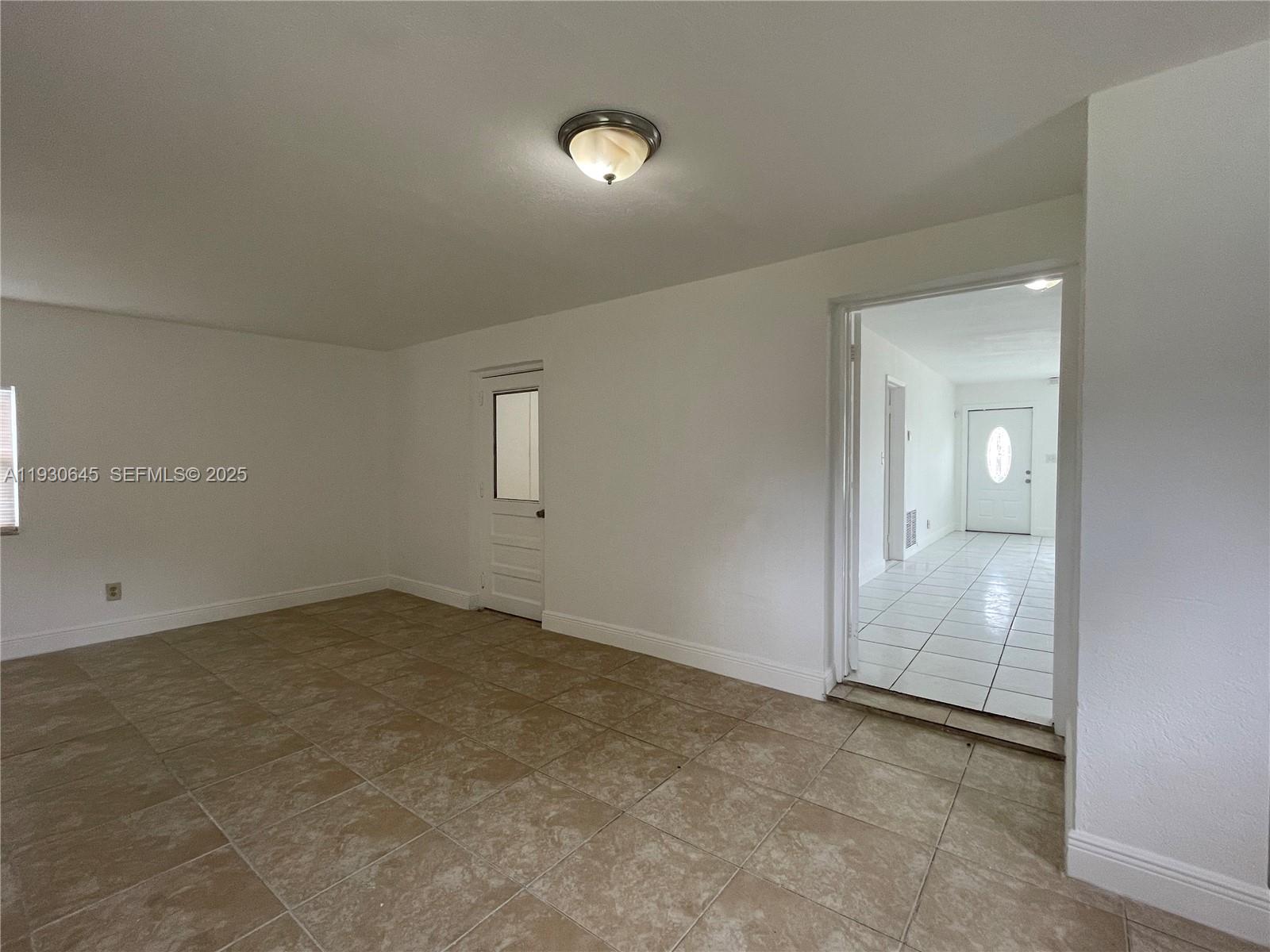 SUNRISE GOLF VILLAGE SEC - Residential Lease