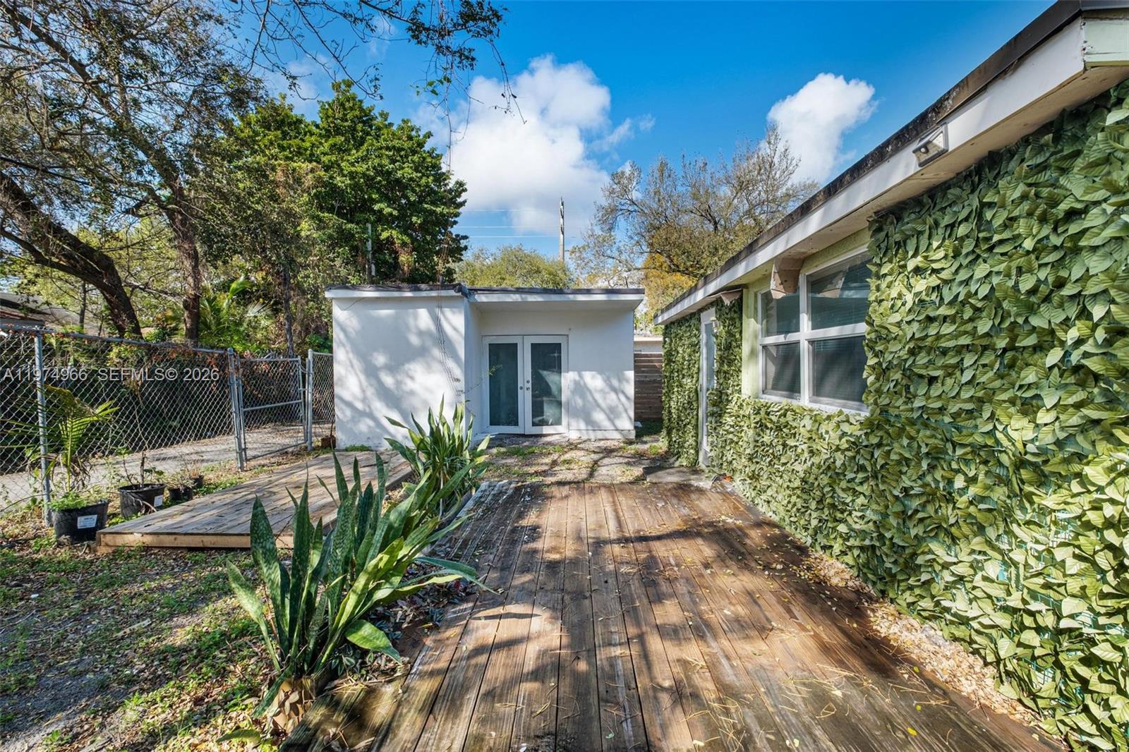 BAY VISTA PARK - Residential