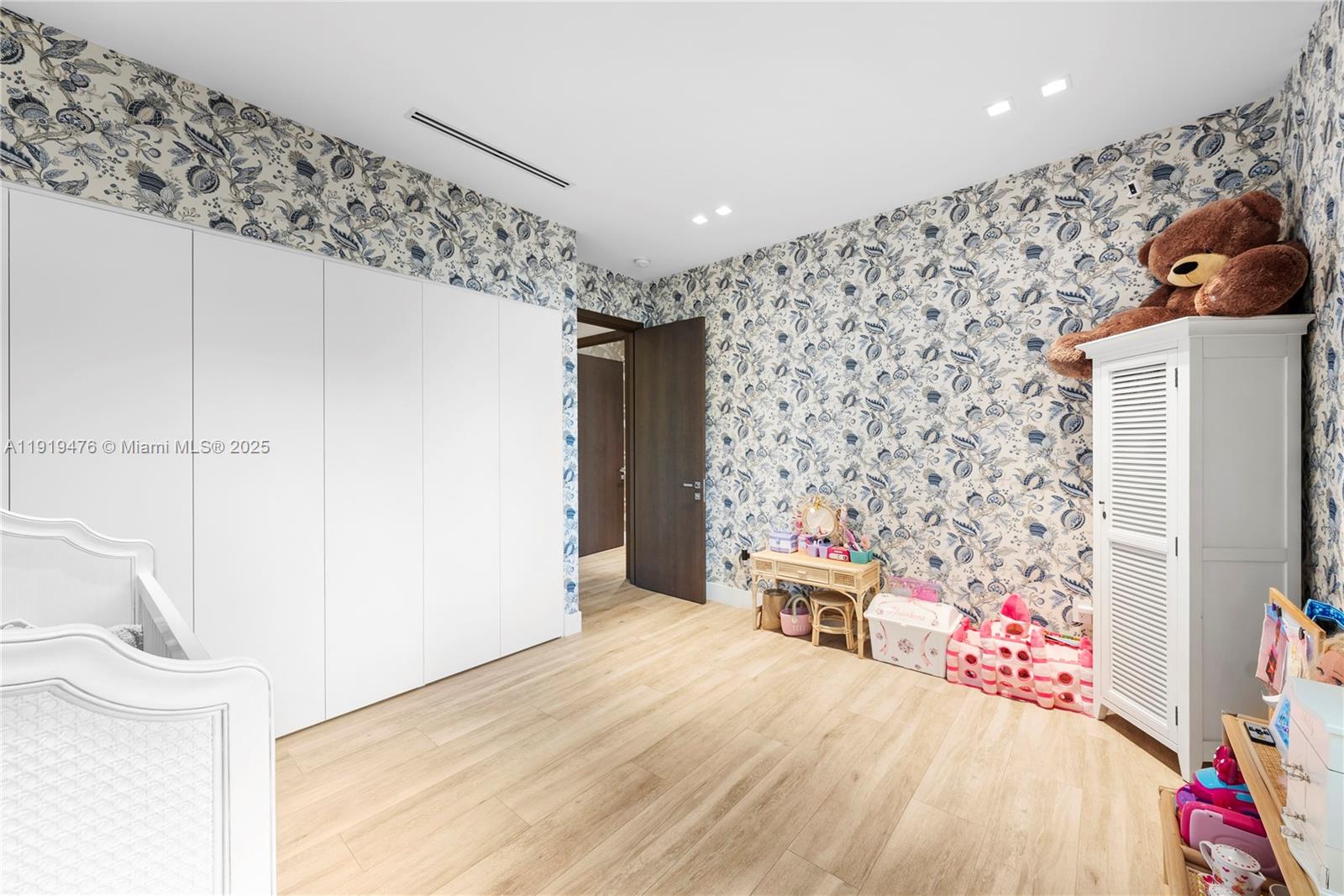 BAY LURE - Residential