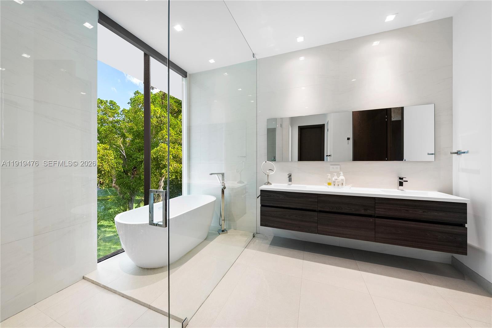 BAY LURE - Residential