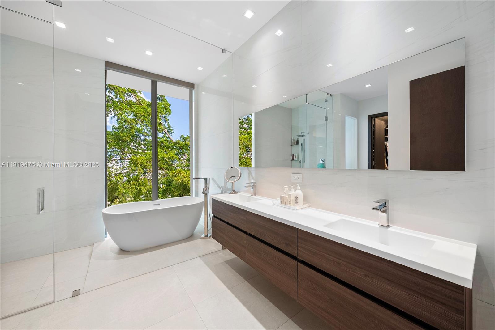 BAY LURE - Residential