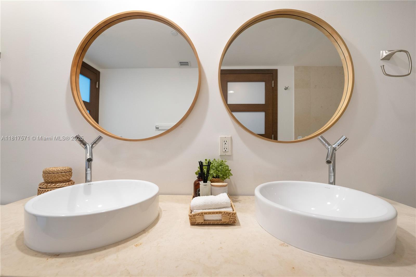 ICON BRICKELL CONDO NO 3 - Residential