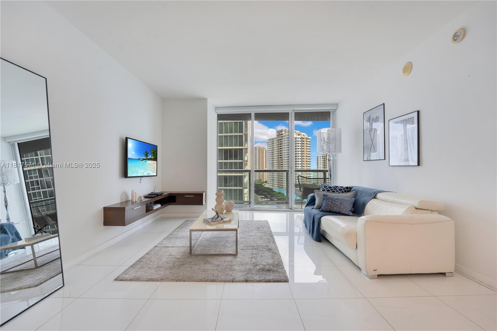 Property for Sale at 485 Brickell Ave 1801, Miami, Broward County, Florida - Bedrooms: 1 
Bathrooms: 1  - $739,000