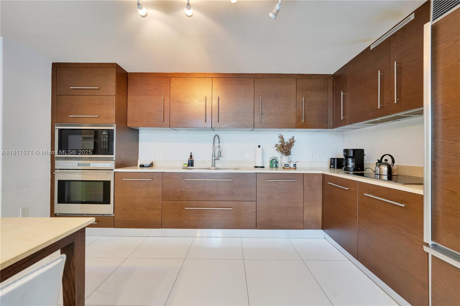 ICON BRICKELL CONDO NO 3 - Residential