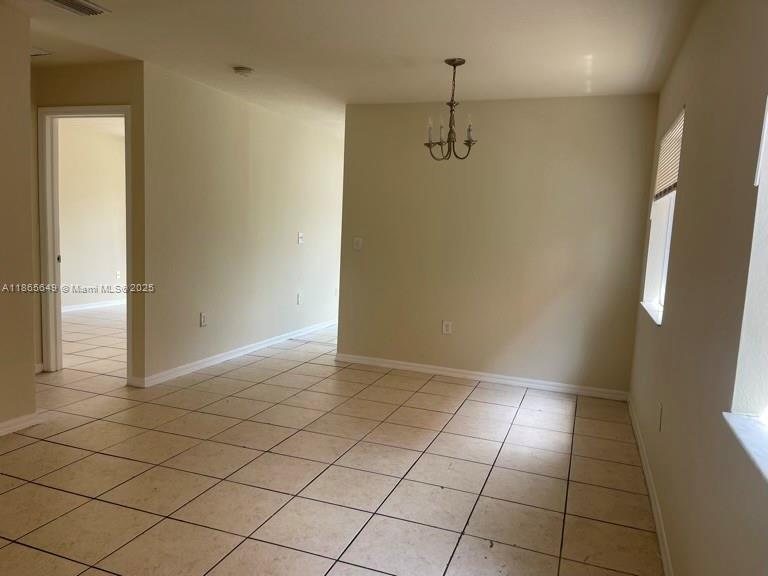Great 3 bedroom / 2 bathroom home at Naranja Gardens. Fenced backyard. Tenant pays for all utilities. Easy to show!