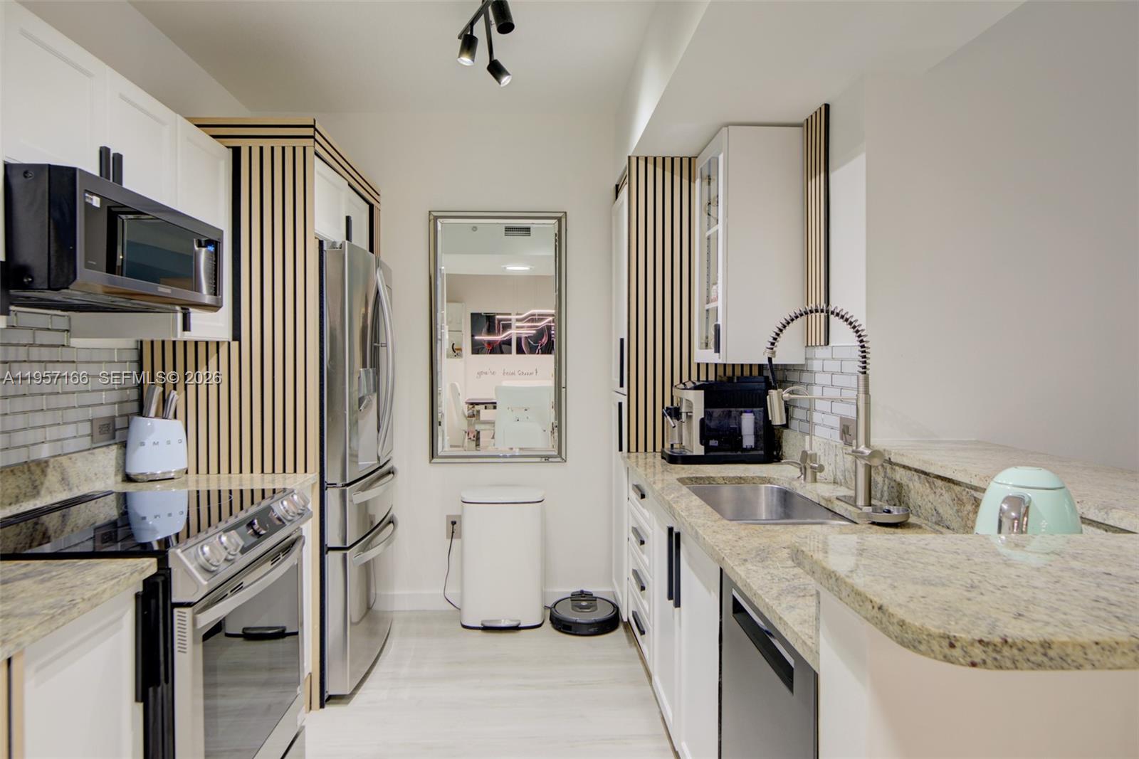 VENTURE AT AVENTURA WEST - Residential