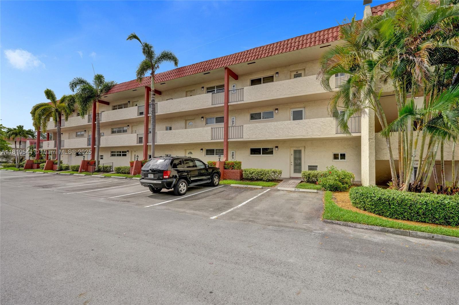 Rental Property at 9410 N Hollybrook Lake Dr 102, Pembroke Pines, Miami-Dade County, Florida - Bedrooms: 2 
Bathrooms: 2  - $1,940 MO.